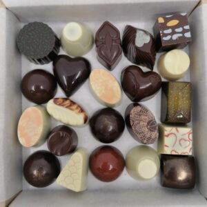 Doos gevuld met 22 vegan pralines