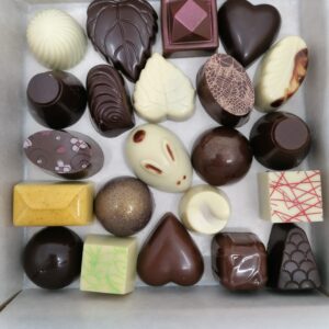 Doos gevuld met 22 vegan pralines - mengeling 3